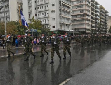 Βίντεο: Η αθέατη πλευρά της στρατιωτικής παρέλασης στην Θεσσαλονίκη